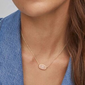 Elisa Gold Pendant Necklace in Rose Quartz